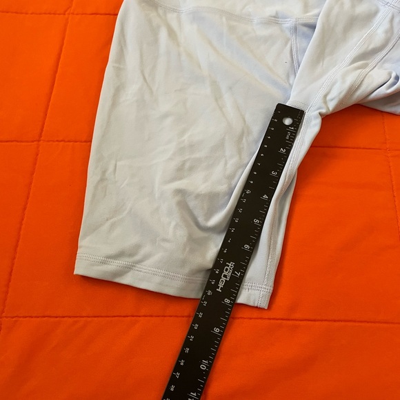 Lululemon Biker Shorts Womens 10 Biker Short Activewear Gym & Running - Picture 4 of 5